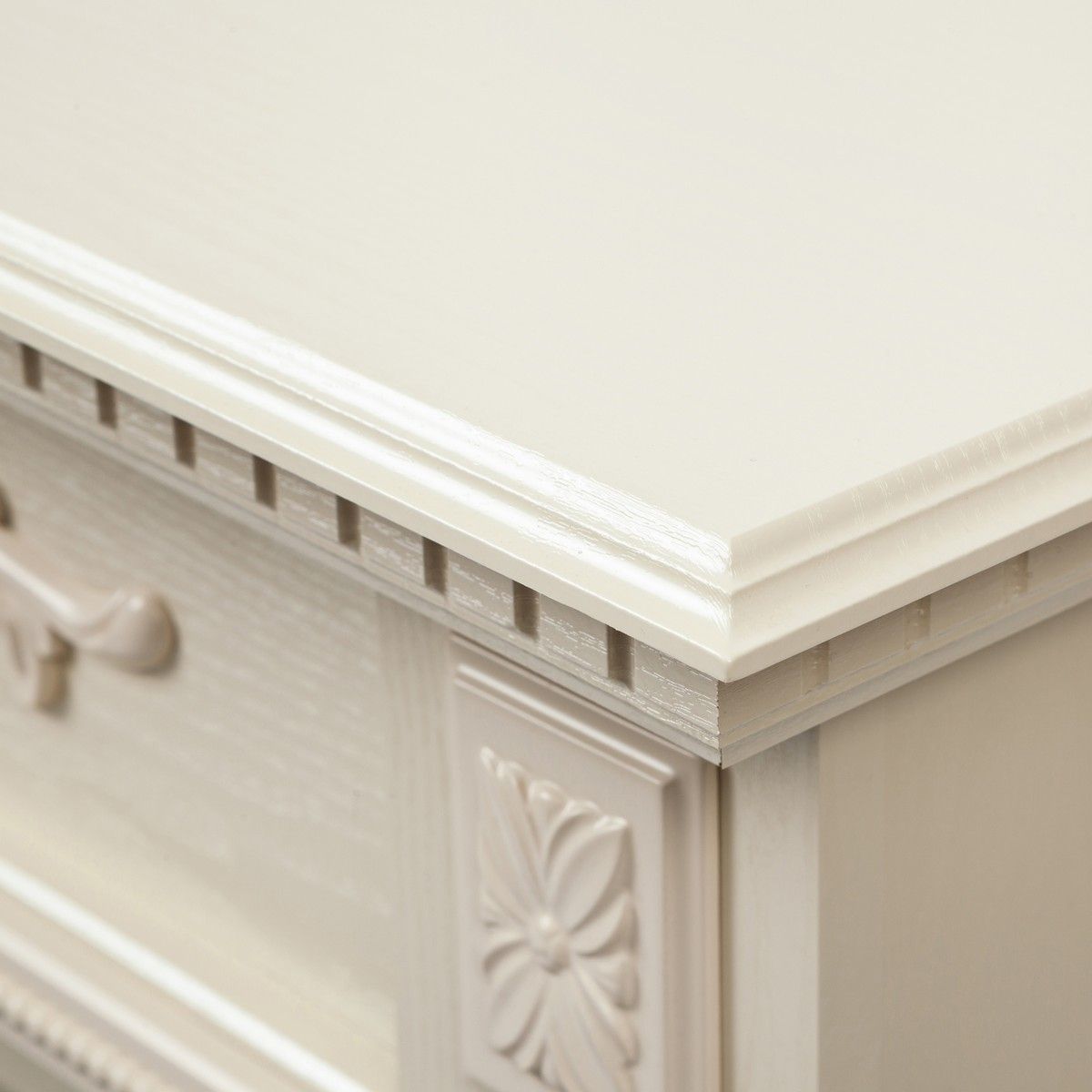 Электрокамин Lilian WT с очагом Fobos Lux Brass. Габариты (ШxВxГ) 98x97x30 см Электрокамин Lilian WT с очагом Fobos Lux Brass. Габариты (ШxВxГ) 98x97x30 см
