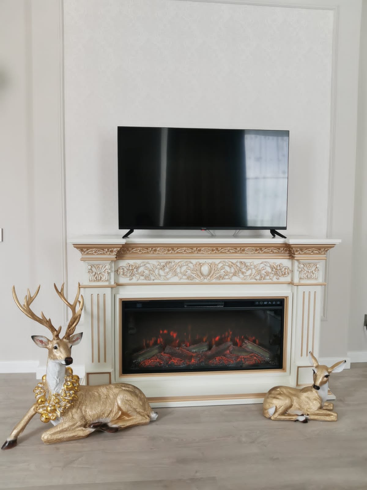 ЕЛИЗАВЕТА (цвет на выбор: белая эмаль, белая с золотой патиной, бежевая с золотой патиной) / ELIZAVETTA / с очагомFreeSpace 50" Размеры, мм: 1820 (ш) х 990 (в) х 380 (г) ЕЛИЗАВЕТА (цвет на выбор: белая эмаль, белая с золотой патиной, бежевая с золотой патиной) / ELIZAVETTA / с очагомFreeSpace 50" Размеры, мм: 1820 (ш) х 990 (в) х 380 (г)